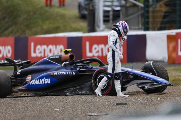 SARGEANT Logan (usa), Williams Racing FW46, portrait crash in FP1 during the Formula 1 MSC Cruises Japanese Grand Prix 2024, 4th round of the 2024 Formula One World Championship, WM, Weltmeisterschaft from April 5 to 7, 2024 on the Suzuka International Racing Course, in Suzuka, Japan - F1 - JAPANESE GRAND PRIX 2024 DPPI Panoramic  240405_R04_GIAPPONE_AV3_5462.JPG