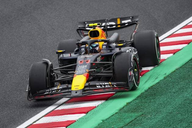 11 PEREZ Sergio (mex), Red Bull Racing RB20, action during the Formula 1 MSC Cruises Japanese Grand Prix 2024, 4th round of the 2024 Formula One World Championship, WM, Weltmeisterschaft from April 5 to 7, 2024 on the Suzuka International Racing Course, in Suzuka, Japan - F1 - JAPANESE GRAND PRIX 2024 DPPI Panoramic  240405_R04_GIAPPONE_FG_18579