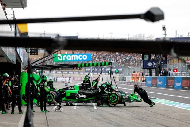 77 BOTTAS Valtteri (fin), Stake F1 Team Kick Sauber C44, action, during the Formula 1 MSC Cruises Japanese Grand Prix 2024, 4th round of the 2024 Formula One World Championship, WM, Weltmeisterschaft from April 5 to 7, 2024 on the Suzuka International Racing Course, in Suzuka, Japan - F1 - JAPANESE GRAND PRIX 2024 DPPI Panoramic  F12024GP04JAP_JK318538