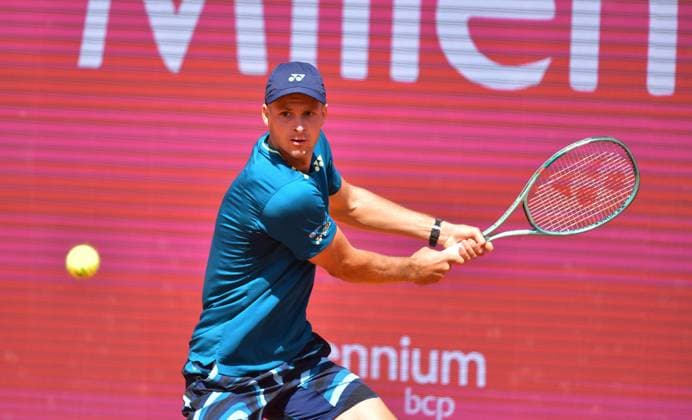 Hubert Hurkacz Poland in his current quarterfinal Estoril Open, Portugal, April 5, 2024 Hubert Hurkacz Poland in his current quarterfinal of the Estoril Open in Portugal against the Spaniard Pablo Llamas Ruiz not in the picture Estoril Estoril Tennis Club Lisbon Portugal