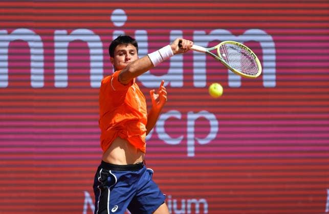 Pablo Llamas Ruiz Spain in his current quarterfinal Estoril Open, Portugal, April 5, 2024 Pablo Llamas Ruiz Spain in his current quarterfinal of the Estoril Open in Portugal against Hubert Hurkacz from Poland not in the picture Estoril Estoril Tennis Club Lisbon Portugal