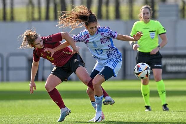 SOCCER FRIENDLY WOMEN UNDER-23 BELGIUM VS SPAIN Karlijn Helsen (6) of Belgium and Ariana Arias Jimenez (19) of Spain pictured during a friendly soccer game between the national women under 23 teams of Belgium and Spain on Thursday 4 April 2024 in Tubize , Belgium . PHOTO SPORTPIX David Catry Tubize Proximus Base Camp Belgium  Copyright: xSportpix.bex xDavidxCatryxDavidxCatryx