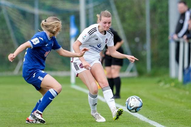 v li Sophia Gerber TSG, 29 , Amelie Thöle FCN, 12 , duel, duel, tackle, tackling, dynamic, action, action, 05 04 2024, Sankt Leon Rot Germany , football, women, test match, TSG 1899 Hoffenheim 1 FC Nürnberg, 05 04 2024, Sankt Leon Rot Germany , Football, Women, Test match, TSG 1899 Hoffenheim 1 FC Nürnberg, DFB DFL REGULATIONS PROHIBIT ANY USE OF PHOTOGRAPHS AS IMAGE SEQUENCES AND OR QUASI VIDEO xozx