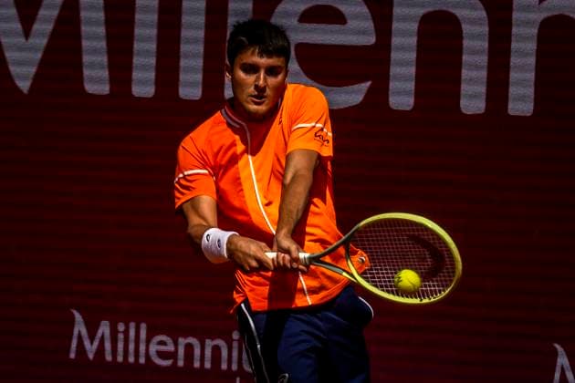 Pablo Llamas Ruiz v Hubert Hurkacz - Estoril Open 2024 Pablo Llamas Ruiz from Spain competes against Hubert Hurkacz from Poland during the Millennium Estoril Open ATP, Tennis Herren 250 tennis tournament at Estoril Tennis Club, Estoril, Portugal on April 5, 2024. Lisbon Portugal  Copyright: xNunoxCruzx originalFilename:cruz-pablolla240405_np1xm.jpg