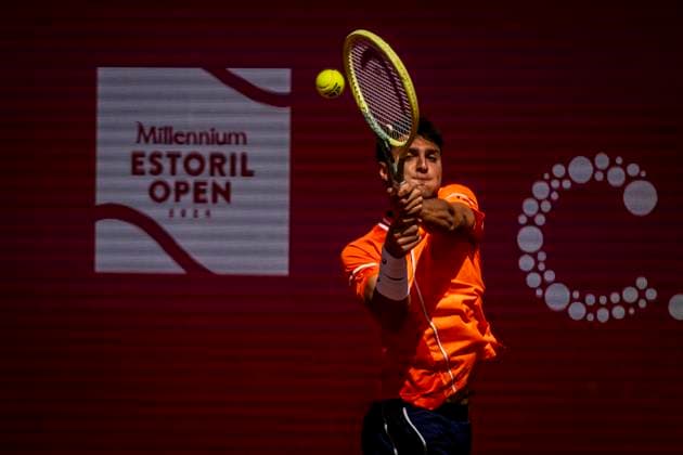 Pablo Llamas Ruiz v Hubert Hurkacz - Estoril Open 2024 Pablo Llamas Ruiz from Spain competes against Hubert Hurkacz from Poland during the Millennium Estoril Open ATP, Tennis Herren 250 tennis tournament at Estoril Tennis Club, Estoril, Portugal on April 5, 2024. Lisbon Portugal  Copyright: xNunoxCruzx originalFilename:cruz-pablolla240405_npjXS.jpg
