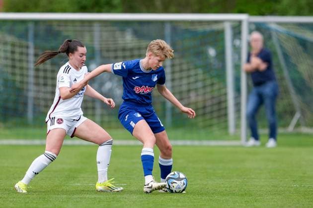 v li Weronika Kaczor FCN, 10 , Paulina Krumbiegel TSG, 8 , duel, duel, tackle, tackling, dynamic, action, action, 05 04 2024, Sankt Leon Rot Germany , Football, Women, Test match, TSG 1899 Hoffenheim 1 FC Nürnberg, 05 04 2024, Sankt Leon Rot Germany , Football, Women, Test match, TSG 1899 Hoffenheim 1 FC Nürnberg, DFB DFL REGULATIONS PROHIBIT ANY USE OF PHOTOGRAPHS AS IMAGE SEQUENCES AND OR QUASI VIDEO xozx