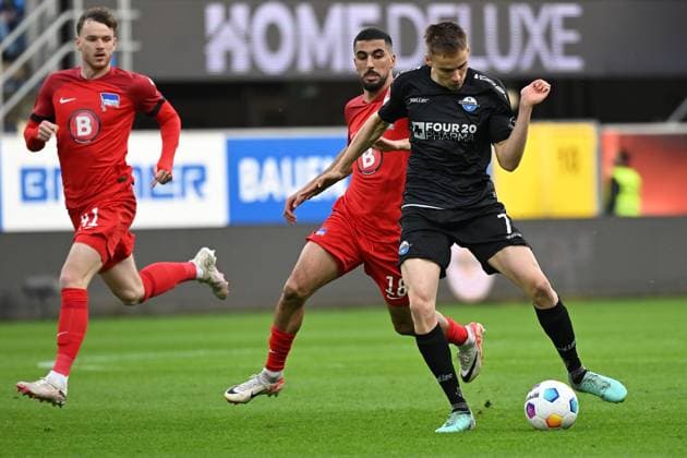 Paderborn, Home Deluxe Arena, 05 04 24, GER, Herren, 2 Bundesliga, Saison 2023 2024, SC Paderborn 07 Hertha BSC Berlin Bild v li im Zweikampf Aymen BARKOK Hertha BSC und Filip BILBIJA Paderborn Only for editorial use DFL regulations prohibit any use of photographs as image sequences and or quasi video NRW Deutschland