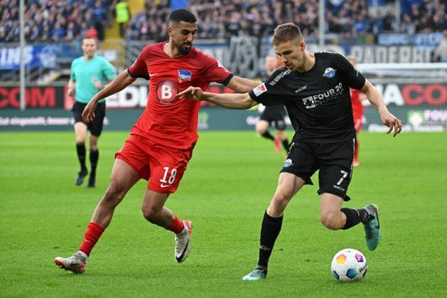 Paderborn, Home Deluxe Arena, 05 04 24, GER, Herren, 2 Bundesliga, Saison 2023 2024, SC Paderborn 07 Hertha BSC Berlin Bild v li im Zweikampf Aymen BARKOK Hertha BSC und Filip BILBIJA Paderborn Only for editorial use DFL regulations prohibit any use of photographs as image sequences and or quasi video NRW Deutschland
