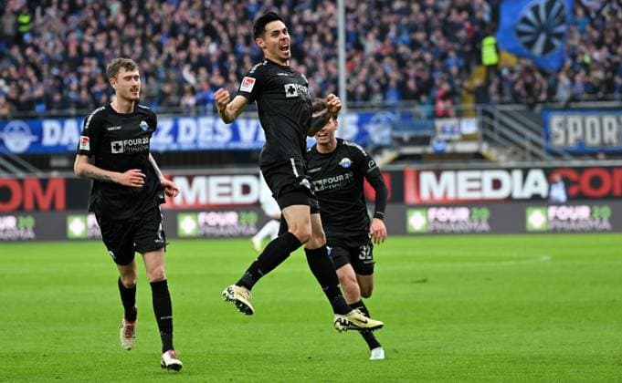 Paderborn, Home Deluxe Arena, 05 04 24, GER, Herren, 2 Bundesliga, Saison 2023 2024, SC Paderborn 07 Hertha BSC Berlin Bild Raphael OBERMAIR Paderborn jubilates after his goal for 1 0 Only for editorial use DFL regulations prohibit any use of photographs as image sequences and or quasi video NRW Germany