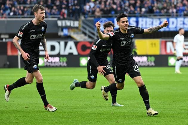 Paderborn, Home Deluxe Arena, 05 04 24, GER, Herren, 2 Bundesliga, Saison 2023 2024, SC Paderborn 07 Hertha BSC Berlin Bild Raphael OBERMAIR Paderborn jubilates after his goal for 1 0 Only for editorial use DFL regulations prohibit any use of photographs as image sequences and or quasi video NRW Germany