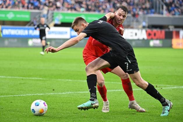 Paderborn, Home Deluxe Arena, 05 04 24, GER, Herren, 2 Bundesliga, Saison 2023 2024, SC Paderborn 07 Hertha BSC Berlin Bild v li im Zweikampf Pascal KLEMENS Hertha BSC und Filip BILBIJA Paderborn Only for editorial use DFL regulations prohibit any use of photographs as image sequences and or quasi video NRW Deutschland