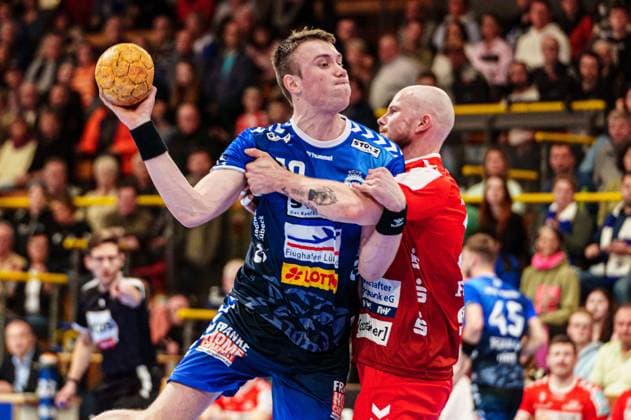 Ole Hagedorn VfL Luebeck Schwartau, 10 , Maximilian Lux HSG Nordhorn Lingen, 10 GER, VfL Luebeck Schwartau vs HSG Nordhorn Lingen, Handball, 2 Bundesliga, Matchday 27, Season 2023 2024, 05 04 2024 GER, VfL Luebeck Schwartau vs HSG Nordhorn Lingen, Handball, 2 Bundesliga, Matchday 27, Season 2023 2024, 05 04 2024 Luebeck Copyright: xEibner-Pressefoto MarcelxvonxFehrnx EP_MFN