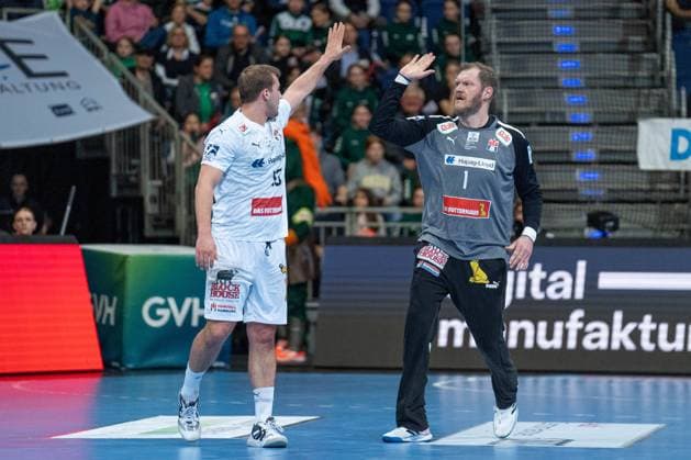 Hanover, Germany 05 April 2024 1 HBL 2023 2024 TSV Hannover Burgdorf vs Handball Sport Verein Hamburg Pictured from left Zoran Ilic Hamburg and goalkeeper Johannes Bitter Hamburg ZAG Arena Niedersachsen Copyright: xFotostandx xNiewelerx