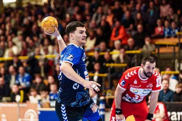 7 meter throw goal Janik Schrader VfL Luebeck Schwartau, 23 GER, VfL Luebeck Schwartau vs HSG Nordhorn Lingen, Handball, 2 Bundesliga, Matchday 27, Season 2023 2024, 05 04 2024 GER, VfL Luebeck Schwartau vs HSG Nordhorn Lingen, Handball, 2 Bundesliga, Matchday 27, Season 2023 2024, 05 04 2024 Luebeck Copyright: xEibner-Pressefoto MarcelxvonxFehrnx EP_MFN