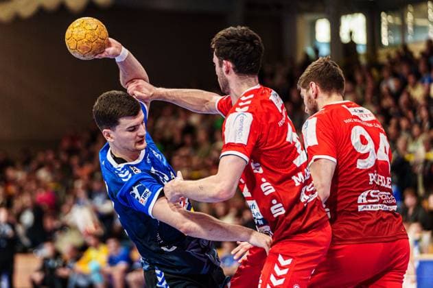 Janik Schrader VfL Luebeck Schwartau, 23 , Tarek Marschall HSG Nordhorn Lingen, 11 , Georg Poehle HSG Nordhorn Lingen, 94 GER, VfL Luebeck Schwartau vs HSG Nordhorn Lingen, Handball, 2 Bundesliga, Matchday 27, Season 2023 2024, 05 04 2024 GER, VfL Luebeck Schwartau vs HSG Nordhorn Lingen, Handball, 2 Bundesliga, Matchday 27, Season 2023 2024, 05 04 2024 Luebeck Copyright: xEibner-Pressefoto MarcelxvonxFehrnx EP_MFN