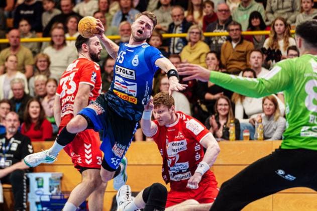 Throw Goal Jan Eric Speckmann VfL Luebeck Schwartau, 45 GER, VfL Luebeck Schwartau vs HSG Nordhorn Lingen, Handball, 2 Bundesliga, Matchday 27, Season 2023 2024, 05 04 2024 GER, VfL Luebeck Schwartau vs HSG Nordhorn Lingen, Handball, 2 Bundesliga, Matchday 27, Season 2023 2024, 05 04 2024 Luebeck Copyright: xEibner-Pressefoto MarcelxvonxFehrnx EP_MFN