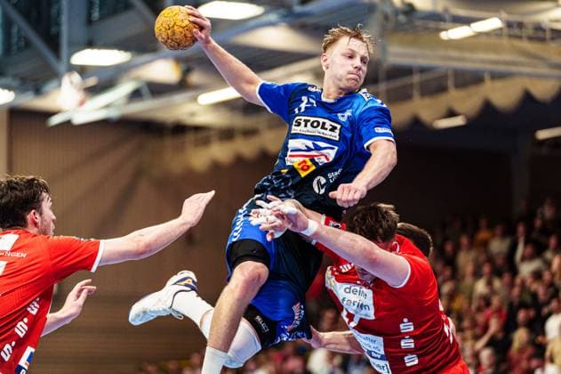 Throw Goal Niko Blaauw VfL Luebeck Schwartau, 17 GER, VfL Luebeck Schwartau vs HSG Nordhorn Lingen, Handball, 2 Bundesliga, Matchday 27, Season 2023 2024, 05 04 2024 GER, VfL Luebeck Schwartau vs HSG Nordhorn Lingen, Handball, 2 Bundesliga, Matchday 27, Season 2023 2024, 05 04 2024 Luebeck Copyright: xEibner-Pressefoto MarcelxvonxFehrnx EP_MFN