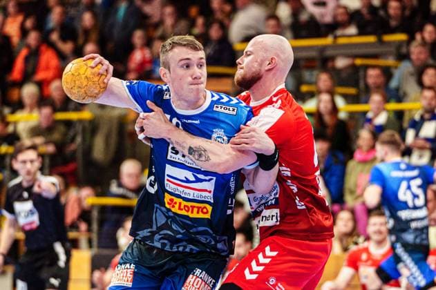 Ole Hagedorn VfL Luebeck Schwartau, 10 , Lucas Firnhaber HSG Nordhorn Lingen, 26 GER, VfL Luebeck Schwartau vs HSG Nordhorn Lingen, Handball, 2 Bundesliga, Matchday 27, Season 2023 2024, 05 04 2024 GER, VfL Luebeck Schwartau vs HSG Nordhorn Lingen, Handball, 2 Bundesliga, Matchday 27, Season 2023 2024, 05 04 2024 Luebeck Copyright: xEibner-Pressefoto MarcelxvonxFehrnx EP_MFN