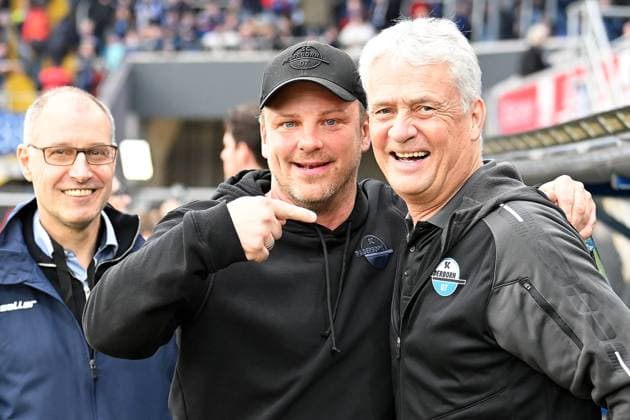 Paderborn, Home Deluxe Arena, 05 04 24, GER, Men, 2 Bundesliga, Season 2023 2024, SC Paderborn 07 Hertha BSC Berlin Picture from left Coach Lukas KWASNIOK Paderborn and team doctor Hans Walter HEMMEN Paderborn Only for editorial use DFL regulations prohibit any use of photographs as image sequences and or quasi video NRW Germany
