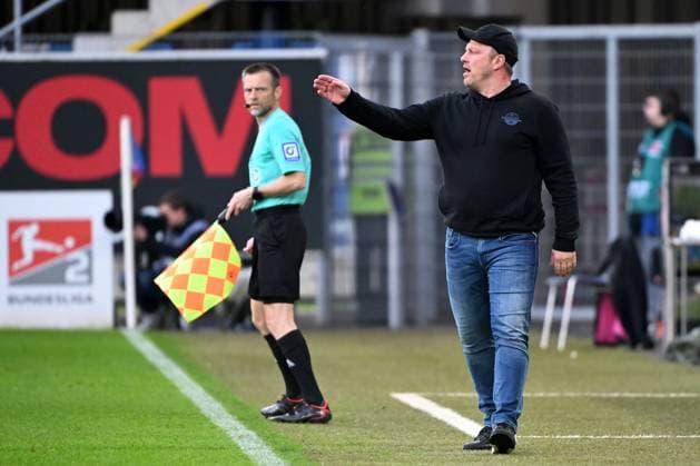 Paderborn, Home Deluxe Arena, 05 04 24, GER, Herren, 2 Bundesliga, Saison 2023 2024, SC Paderborn 07 Hertha BSC Berlin Bild Trainer Lukas KWASNIOK Paderborn Only for editorial use DFL regulations prohibit any use of photographs as image sequences and or quasi video NRW Germany