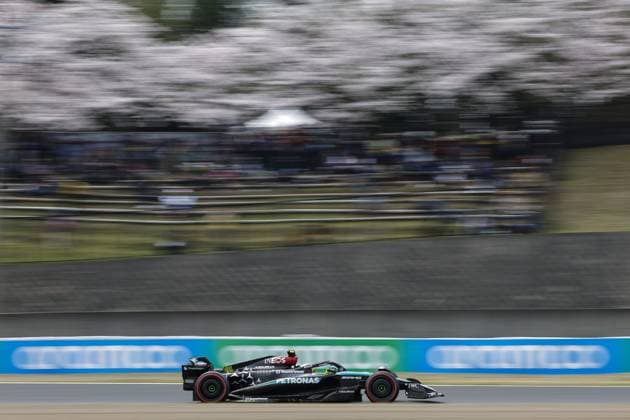 44 HAMILTON Lewis (gbr), Mercedes AMG F1 Team W15, action during the Formula 1 MSC Cruises Japanese Grand Prix 2024, 4th round of the 2024 Formula One World Championship, WM, Weltmeisterschaft from April 5 to 7, 2024 on the Suzuka International Racing Course, in Suzuka, Japan - F1 - JAPANESE GRAND PRIX 2024 DPPI Panoramic  240406_R04_GIAPPONE__LF34238