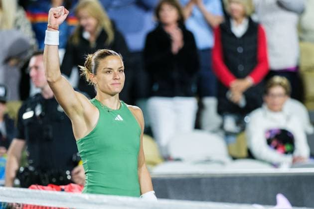 April 5, 2024, Charleston, South Carolina, USA: (3) MARIA SAKKARI of Greece celebrates after beating (9) VERONIKA KUDERMETOVA in the quarter finals match of the 2024 WTA, Tennis Damen 500 Credit One Charleston Open Charleston USA - ZUMAv134 20240405_zsp_v134_072 Copyright: xMaxwellxVittoriox