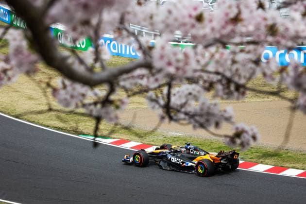 81 PIASTRI Oscar (aus), McLaren F1 Team MCL38, action during the Formula 1 MSC Cruises Japanese Grand Prix 2024, 4th round of the 2024 Formula One World Championship, WM, Weltmeisterschaft from April 5 to 7, 2024 on the Suzuka International Racing Course, in Suzuka, Japan - F1 - JAPANESE GRAND PRIX 2024 DPPI Panoramic  240406_R04_GIAPPONE_AV6_7197