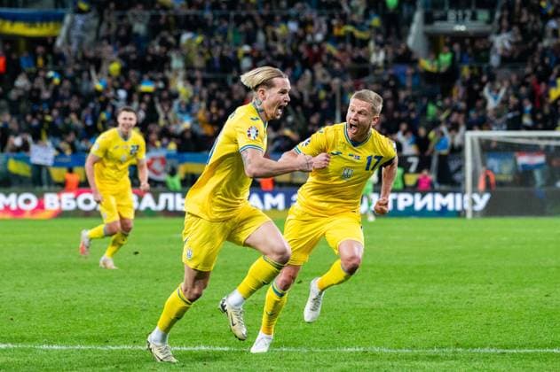 WROCLAW 26.03.2024 FINALOWY MECZ BARAZOWY ELIMINACJE DO MISTRZOSTW EUROPY 2024: UKRAINA - ISLANDIA --- UEFA EURO, EM, Europameisterschaft,Fussball 2024 QUALIFICATION FINAL PLAY-OFF MATCH: UKRIANE - ICELAND Mykhailo Mudryk , Oleksandr Zinchenko , radosc po zdobyciu bramki , joy after goal FOT. PAWEL LIPNICKI 400mm.pl NEWSPIX.PL --- Newspix.pl  WI3_4068