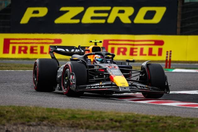 11 PEREZ Sergio (mex), Red Bull Racing RB20, action during the Formula 1 MSC Cruises Japanese Grand Prix 2024, 4th round of the 2024 Formula One World Championship, WM, Weltmeisterschaft from April 5 to 7, 2024 on the Suzuka International Racing Course, in Suzuka, Japan - F1 - JAPANESE GRAND PRIX 2024 DPPI Panoramic  240406_R04_GIAPPONE_FG_12310