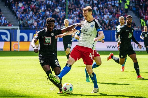 Richmond Tachie 1 FC Kaiserslautern, 29 , Sebastian Schonlau Hamburger SV, 04 GER, Hamburger SV vs 1 FC Kaiserslautern, Football, 2 Bundesliga, Matchday 28, Season 2023 2024, 06 04 2024 DFL REGULATIONS PROHIBIT ANY USE OF PHOTOGRAPHS AS IMAGE SEQUENCES AND OR QUASI VIDEO GER, Hamburger SV vs 1 FC Kaiserslautern, Football, 2 Bundesliga, Matchday 28, Season 2023 2024, 06 04 2024 Hamburg Copyright: xEibner-Pressefoto MarcelxvonxFehrnx EP_MFN