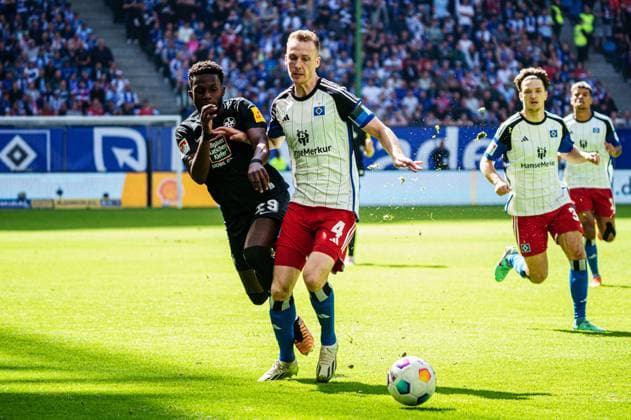Richmond Tachie 1 FC Kaiserslautern, 29 , Sebastian Schonlau Hamburger SV, 04 GER, Hamburger SV vs 1 FC Kaiserslautern, Football, 2 Bundesliga, Matchday 28, Season 2023 2024, 06 04 2024 DFL REGULATIONS PROHIBIT ANY USE OF PHOTOGRAPHS AS IMAGE SEQUENCES AND OR QUASI VIDEO GER, Hamburger SV vs 1 FC Kaiserslautern, Football, 2 Bundesliga, Matchday 28, Season 2023 2024, 06 04 2024 Hamburg Copyright: xEibner-Pressefoto MarcelxvonxFehrnx EP_MFN