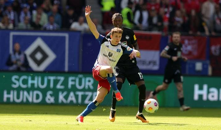 2 Liga Season 2023 2024 28 Matchday 06 04 2024 Hamburger SV 1 FC Kaiserslautern at Volksparkstadion v l Anssi Suhonen Hamburger SV , Aaron Opoku 1 FC Kaiserslautern DFL REGULATIONS PROHIBIT ANY USE OF PHOTOGRAPHS AS IMAGE SEQUENCES AND OR QUASI VIDEO
