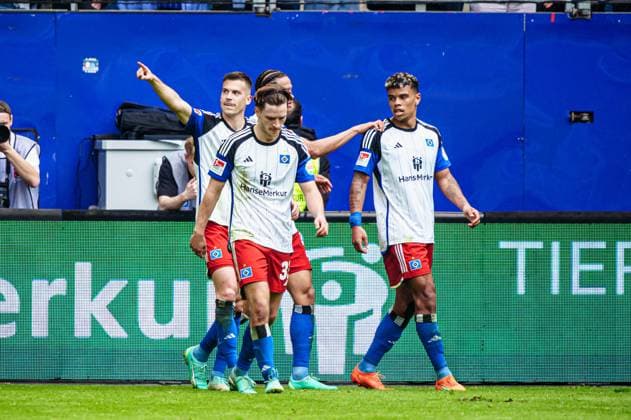 Goal celebration Hamburger SV after goal to 1 0 Laszlo Benes Hamburger SV, 08 GER, Hamburger SV vs 1 FC Kaiserslautern, Football, 2 Bundesliga, Matchday 28, Season 2023 2024, 06 04 2024 DFL REGULATIONS PROHIBIT ANY USE OF PHOTOGRAPHS AS IMAGE SEQUENCES AND OR QUASI VIDEO GER, Hamburger SV vs 1 FC Kaiserslautern, Football, 2 Bundesliga, Matchday 28, Season 2023 2024, 06 04 2024 Hamburg Copyright: xEibner-Pressefoto MarcelxvonxFehrnx EP_MFN