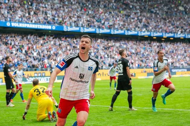 Soccer I Men I Season 2023 2024 I 2 Bundesliga I 28 Matchday I Hamburger SV 1 FC Kaiserslautern I 06 04 2024 Laszlo Benes 8, Hamburger SV cheers to 1 0 Hamburg Volksparkstadion Hamburg Germany Copyright: xLobecax xHenningxRohlfsx