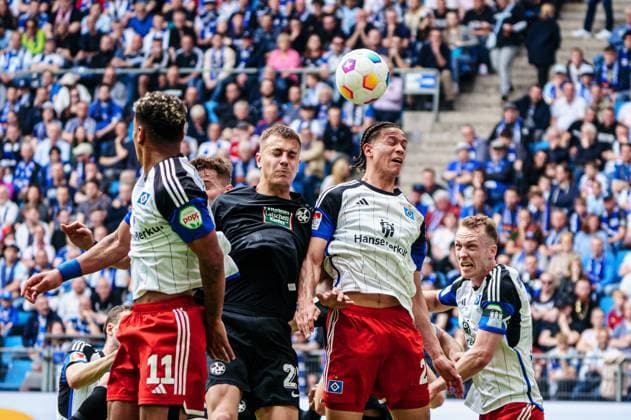 Goal kick goal chance by header Filip Kaloc 1 FC Kaiserslautern, 26 , Andras Nemeth Hamburger SV, 20 GER, Hamburger SV vs 1 FC Kaiserslautern, Soccer, 2 Bundesliga, Matchday 28, Season 2023 2024, 06 04 2024 DFL REGULATES PROHIBIT ANY USE OF PHOTOGRAPHS AS IMAGE SEQUENCES AND OR QUASI VIDEO GER, Hamburger SV vs 1 FC Kaiserslautern, Football, 2 Bundesliga, Matchday 28, Season 2023 2024, 06 04 2024 Hamburg Copyright: xEibner-Pressefoto MarcelxvonxFehrnx EP_MFN