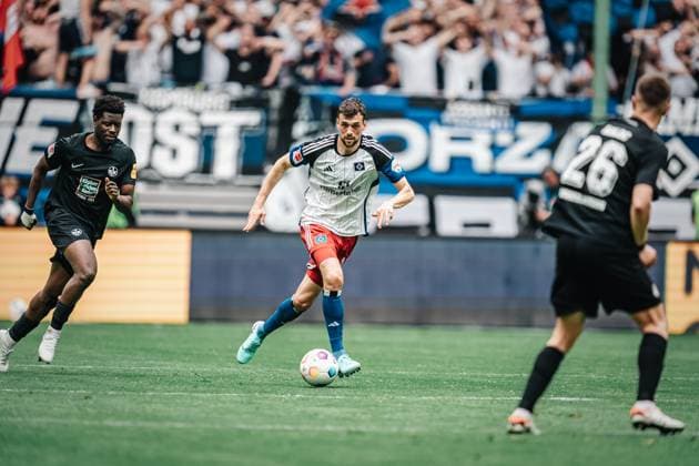 Soccer Men Season 2023 2024 2 Soccer Bundesliga 28 Matchday Hamburger SV vs 1 FC Kaiserslautern 06 04 2024 Jonas Meffert 23, HSV on the ball Hamburg Volksparkstadion Hamburg Germany