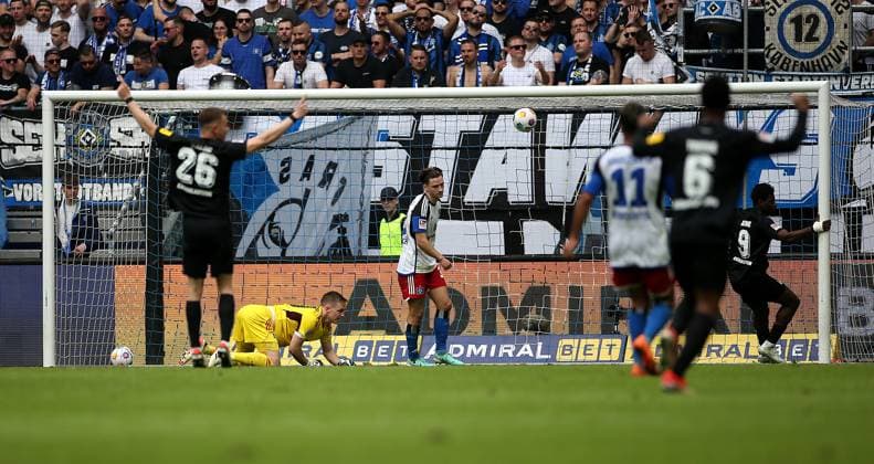 06 04 2024, Soccer 2 Bundesliga 2023 2024, 28 Matchday, Hamburger SV 1 FC Kaiserslautern, at Volksparkstadion Hamburg Tor zum 1 1 DFL and DFB regulations prohibit any use of photographs as image sequences and or quasi video