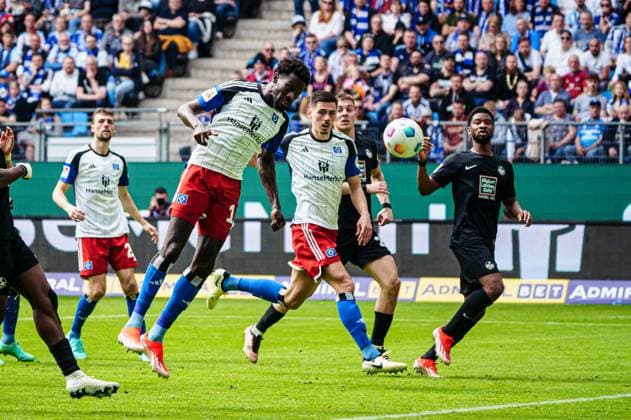 Goal kick Goal chance by header Bakery Jatta Hamburger SV, 18 GER, Hamburger SV vs 1 FC Kaiserslautern, Football, 2 Bundesliga, Matchday 28, Season 2023 2024, 06 04 2024 DFL REGULATIONS PROHIBIT ANY USE OF PHOTOGRAPHS AS IMAGE SEQUENCES AND OR QUASI VIDEO GER, Hamburger SV vs 1 FC Kaiserslautern, Football, 2 Bundesliga, Matchday 28, Season 2023 2024, 06 04 2024 Hamburg Copyright: xEibner-Pressefoto MarcelxvonxFehrnx EP_MFN