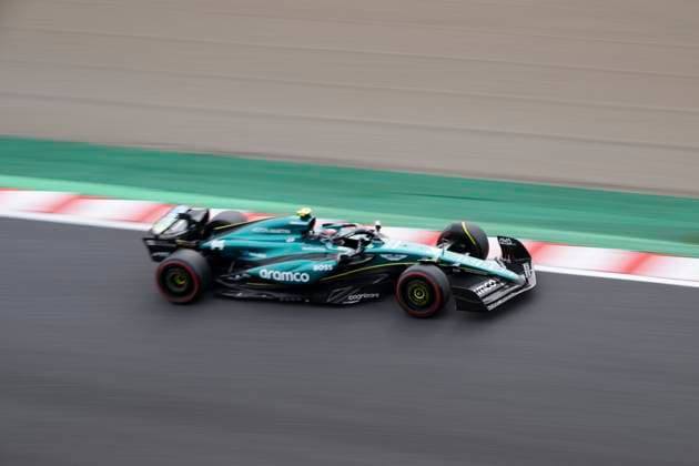April 6, 2024, Suzuka, Mie, Japan: LANCE STROLL (CAN) of Aston Martin 18 racing on Qualifying day of the 2024 Formula 1 Japanese Grand Prix. Max Verstappen qualified on pole position.FERNANDO ALONSO (SPA) of Aston Martin 14 racing on Qualifying day of the 2024 Formula 1 Japanese Grand Prix. Max Verstappen qualified on pole position. Suzuka Japan - ZUMAb177 20240406_aap_b177_034 Copyright: xTaidghxBarronx