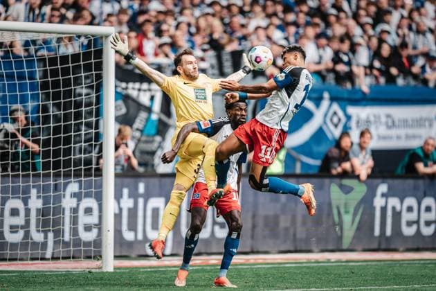 Soccer Men Season 2023 2024 2 Soccer Bundesliga 28 Matchday Hamburger SV vs 1 FC Kaiserslautern 06 04 2024 f l Robin Himmelmann 32, 1 FC Kaiserslautern , Bakery Jatta 18, HSV and Ransford Königsdörffer 11, HSV at header Hamburg Volksparkstadion Hamburg Germany
