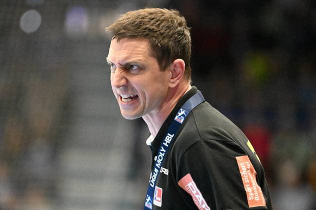 Jens Buerkle Coach HBW Balingen Weilstetten looks aggressive Handball, 1 Bundesliga, VfL Gummersbach vs HBW Balingen Weilstetten, Matchday 28, Schwalbe Arena Gummersbach, 05 04 2024 Handball, 1 Bundesliga, VfL Gummersbach vs HBW Balingen Weilstetten, Matchday 28, Schwalbe Arena Gummersbach, 05 04 2024 Gummersbach Copyright: xEibner-Pressefoto JuergenxAugstx EP_JAT