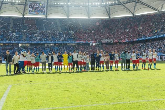 Soccer I Men I Season 2023 2024 I 2 Bundesliga I 28 Matchday I Hamburger SV 1 FC Kaiserslautern I 06 04 2024 Hamburger SV celebrates victory Hamburg Volksparkstadion Hamburg Germany Copyright: xLobecax xHenningxRohlfsx
