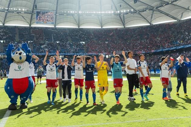 Soccer I Men I Season 2023 2024 I 2 Bundesliga I 28 Matchday I Hamburger SV 1 FC Kaiserslautern I 06 04 2024 Hamburger SV celebrates victory Hamburg Volksparkstadion Hamburg Germany Copyright: xLobecax xHenningxRohlfsx