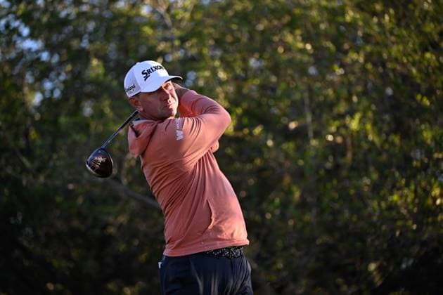SAN ANTONIO, TX - APRIL 05: Lucas Glover (USA) watches his tee shot on 10 during Rd2 of the Valero Texas Open at TPC San Antonio (Oaks Course) on April 5, 2024, in San Antonio, Texas. (Photo by Ken Murray Icon Sportswire) GOLF: APR 05 PGA, Golf Herren Valero Texas Open EDITORIAL USE ONLY Icon2404050052
