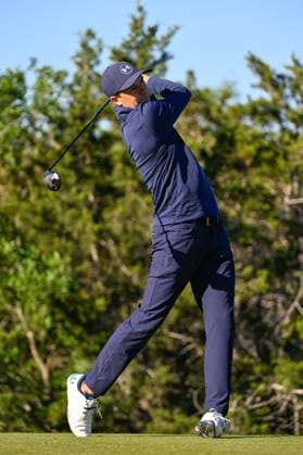 SAN ANTONIO, TX - APRIL 05: Jordan Spieth (USA) watches his tee shot on 15 during Rd2 of the Valero Texas Open at TPC San Antonio (Oaks Course) on April 5, 2024, in San Antonio, Texas. (Photo by Ken Murray Icon Sportswire) GOLF: APR 05 PGA, Golf Herren Valero Texas Open EDITORIAL USE ONLY Icon2404050182