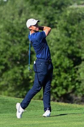 SAN ANTONIO, TX - APRIL 05: Rory McIlroy (NIR) watches his second shot on 18 during Rd2 of the Valero Texas Open at TPC San Antonio (Oaks Course) on April 5, 2024, in San Antonio, Texas. (Photo by Ken Murray Icon Sportswire) GOLF: APR 05 PGA, Golf Herren Valero Texas Open EDITORIAL USE ONLY Icon2404050262