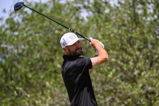 SAN ANTONIO, TX - APRIL 05: Nicholas Lindheim (USA) watches his tee shot on 10 during Rd2 of the Valero Texas Open at TPC San Antonio (Oaks Course) on April 5, 2024, in San Antonio, Texas. (Photo by Ken Murray Icon Sportswire) GOLF: APR 05 PGA, Golf Herren Valero Texas Open EDITORIAL USE ONLY Icon2404050362