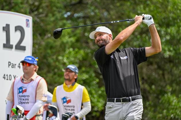 SAN ANTONIO, TX - APRIL 05: Nicholas Lindheim (USA) watches his tee shot on 12 during Rd2 of the Valero Texas Open at TPC San Antonio (Oaks Course) on April 5, 2024, in San Antonio, Texas. (Photo by Ken Murray Icon Sportswire) GOLF: APR 05 PGA, Golf Herren Valero Texas Open EDITORIAL USE ONLY Icon2404050422