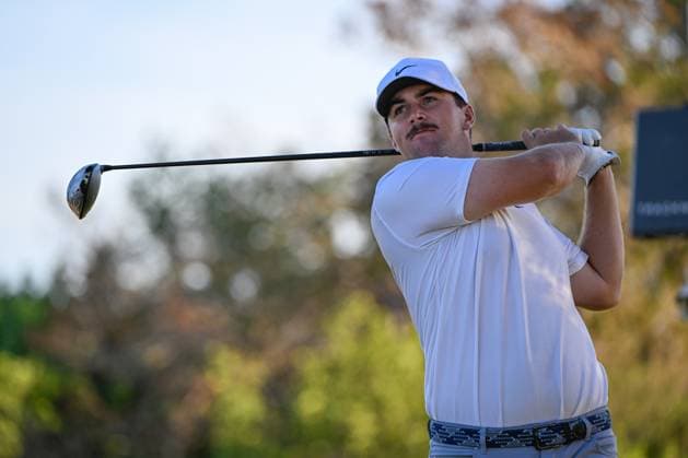 SAN ANTONIO, TX - APRIL 05: Chris Gotterup (USA) watches his tee shot on 8 during Rd2 of the Valero Texas Open at TPC San Antonio (Oaks Course) on April 5, 2024, in San Antonio, Texas. (Photo by Ken Murray Icon Sportswire) GOLF: APR 05 PGA, Golf Herren Valero Texas Open EDITORIAL USE ONLY Icon2404050512