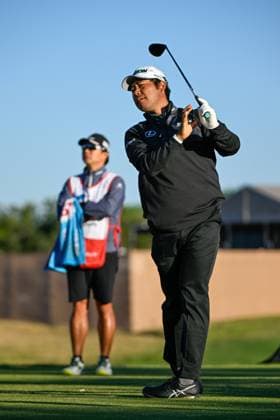 SAN ANTONIO, TX - APRIL 05: Hideki Matsuyama (JPN) watches his tee shot on 11 during Rd2 of the Valero Texas Open at TPC San Antonio (Oaks Course) on April 5, 2024, in San Antonio, Texas. (Photo by Ken Murray Icon Sportswire) GOLF: APR 05 PGA, Golf Herren Valero Texas Open EDITORIAL USE ONLY Icon2404050562